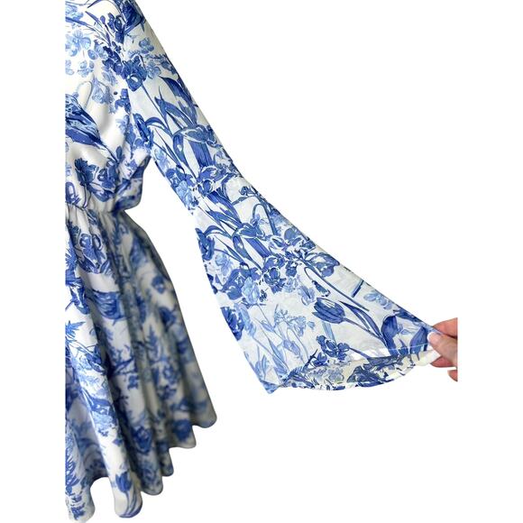 Urban Outfitters Love Sadie Blue White Floral Bird Bell Sleeve Mini Dress - Picture 2 of 9